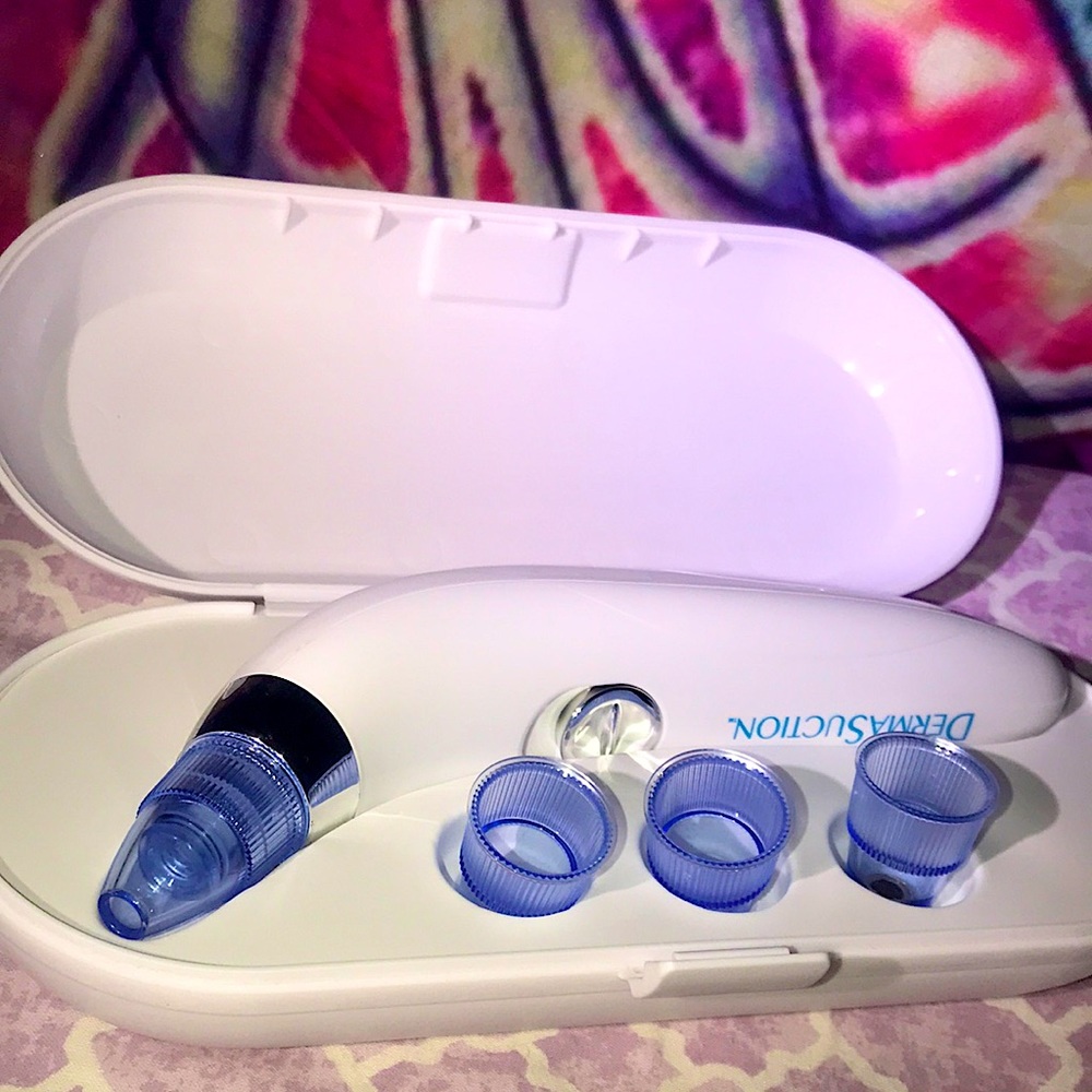Dermasuction pore cleaner